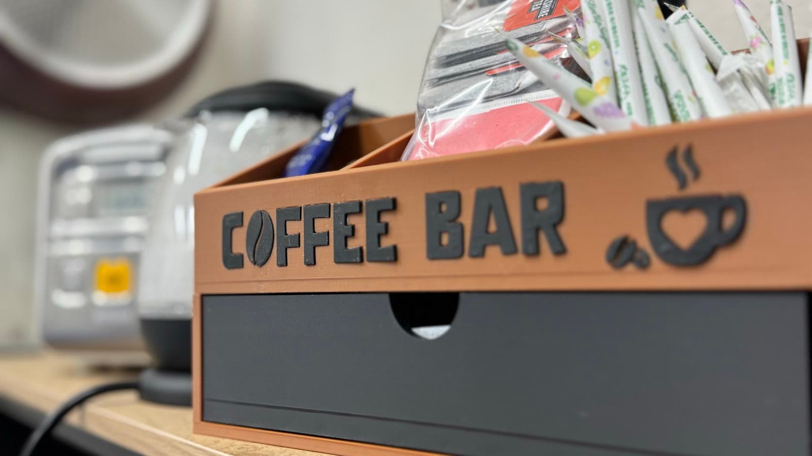 教室のコーヒーバー。授業後はくつろぎのスペースになる